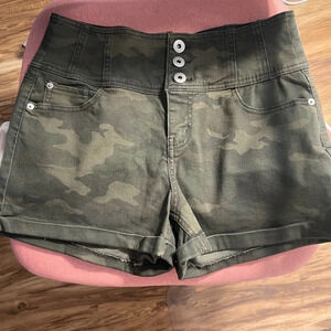 New boundaries,high rise 13 camo shorts w/cuff, three‎ buttons zipper closure